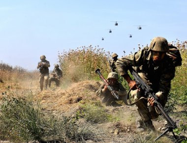 Οι Τούρκοι βομβαρδίζουν τους Κούρδους στη βόρεια Συρία - Σφοδρές μάχες του τουρκικού Στρατού με το YPG (βίντεο)